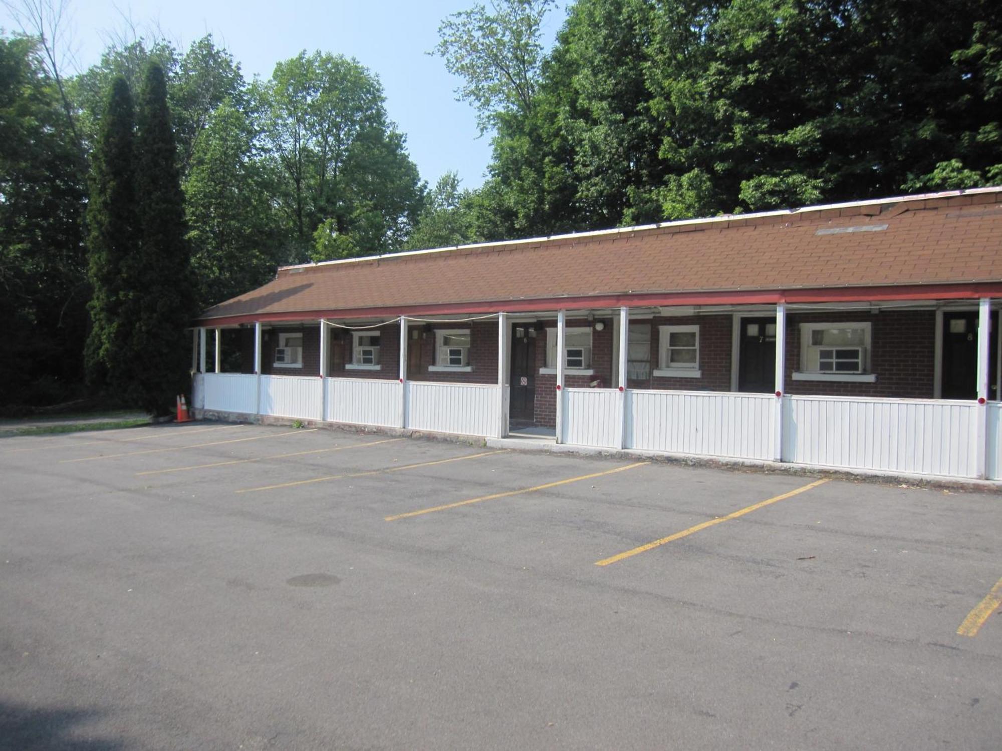 Pinecrest Motel Clinton Экстерьер фото
